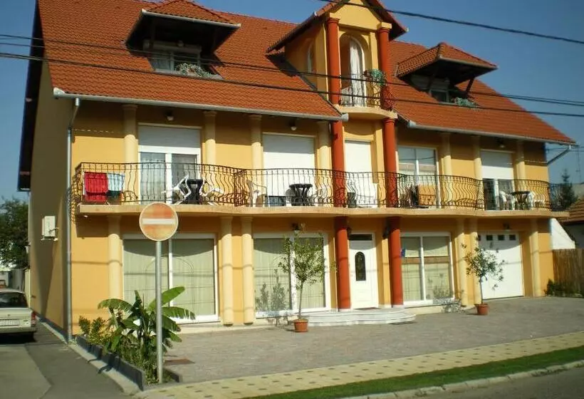 تختخواب و صبحانه Mediterrán Apartmanok Harkány