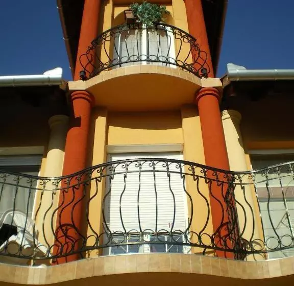 تختخواب و صبحانه Mediterrán Apartmanok Harkány