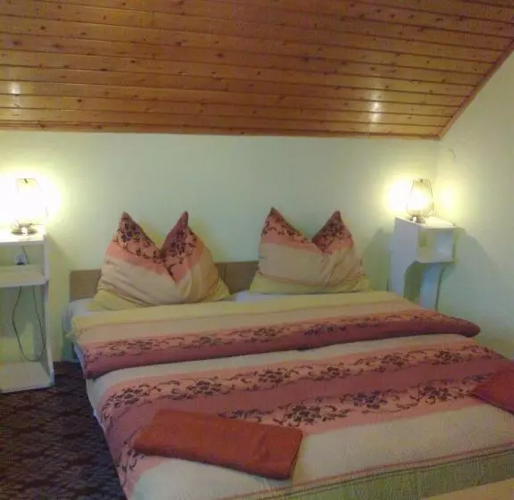 Aamiaismajoitus (B&B) Rózsa Panzió
