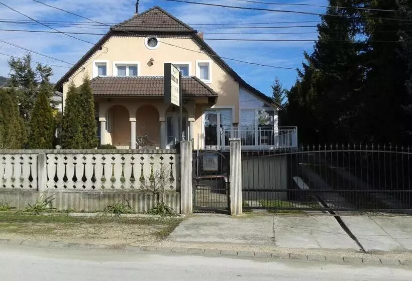 Aamiaismajoitus (B&B) Rózsa Panzió