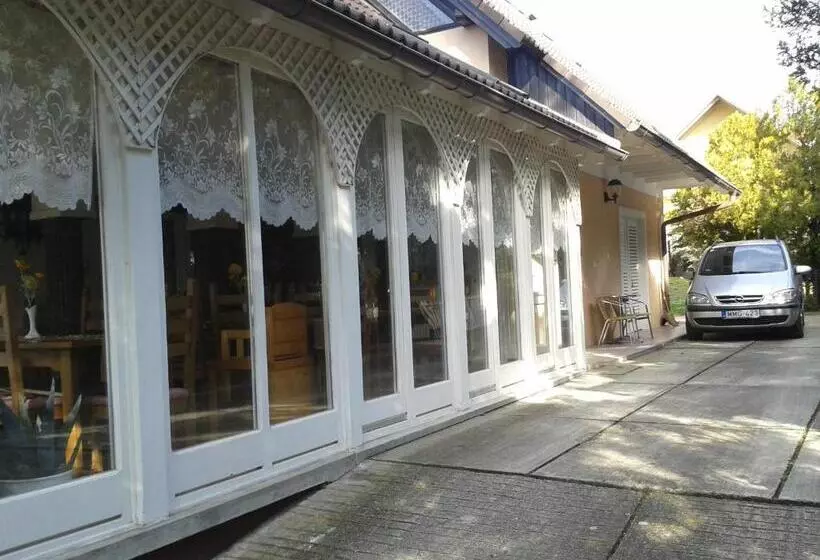 Aamiaismajoitus (B&B) Rózsa Panzió