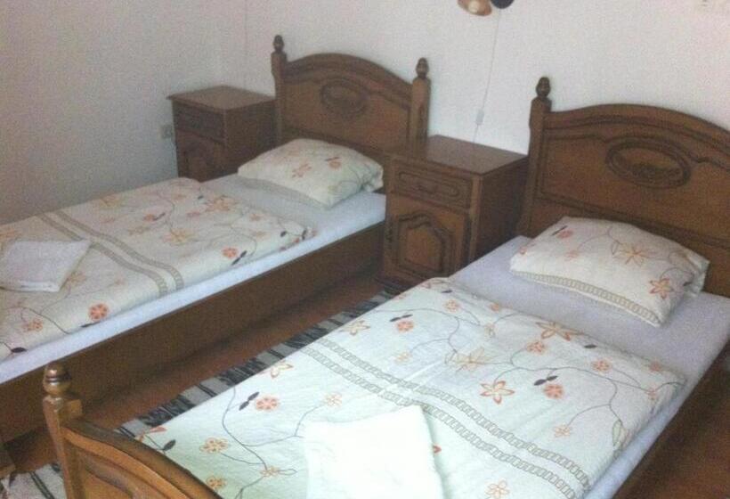 Aamiaismajoitus (B&B) Sarokhaz Panzio