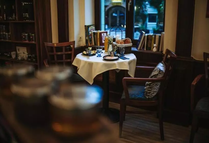 Aamiaismajoitus (B&B) Szekszárd Szálló
