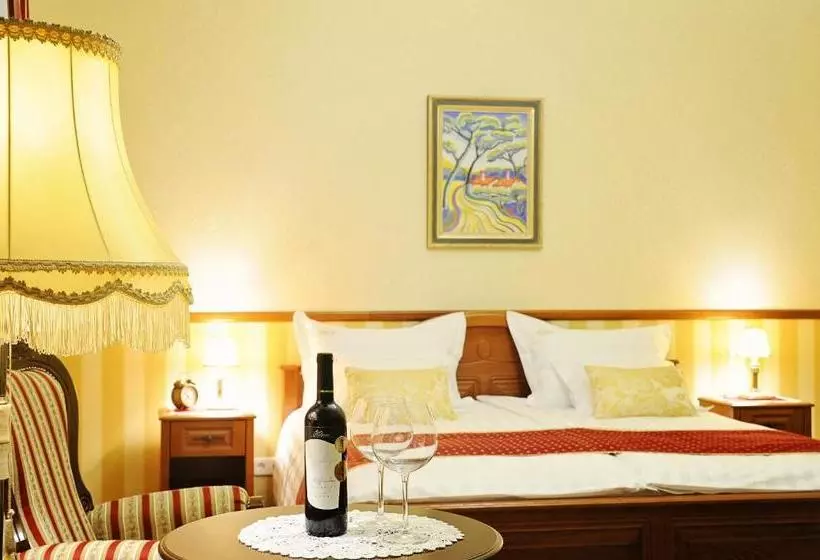 Aamiaismajoitus (B&B) Szekszárd Szálló