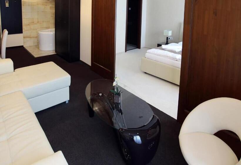 Отель Brill Orosháza