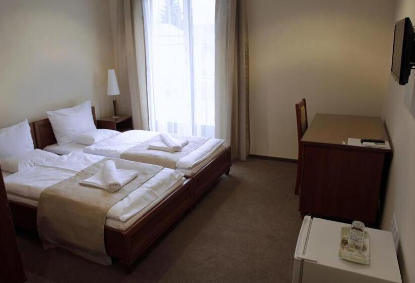 Отель Brill Orosháza