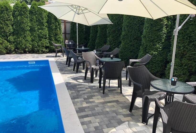 Отель Brill Orosháza