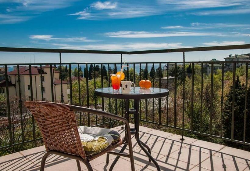 Family нouse нotel Asai