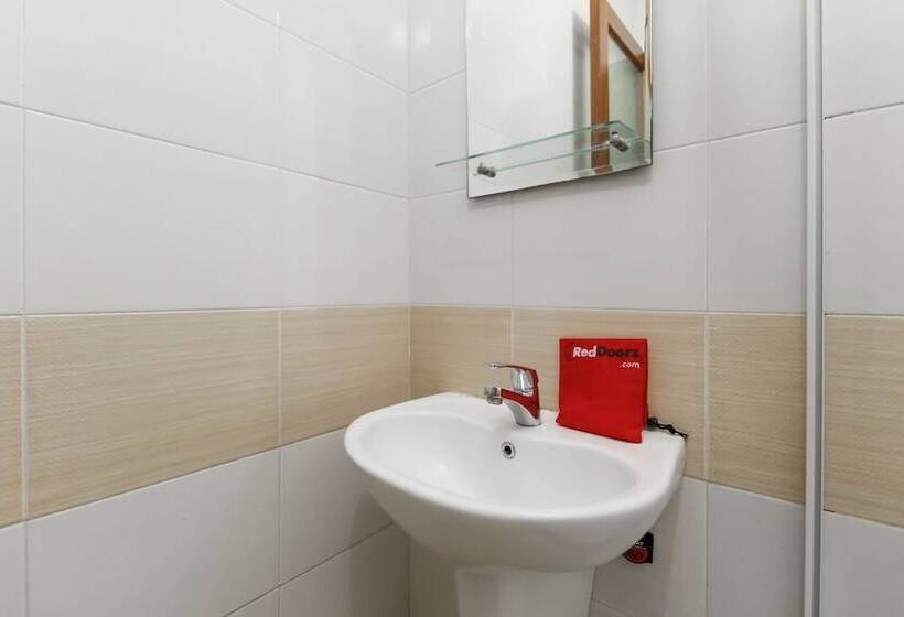 Otel Reddoorz @ Petojo