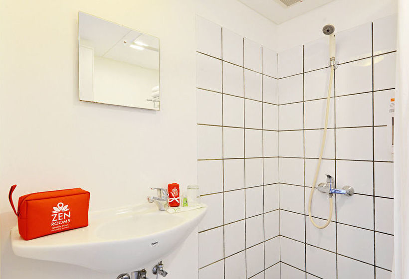 בית מלון כפרי Zen Rooms Halimun Palasari