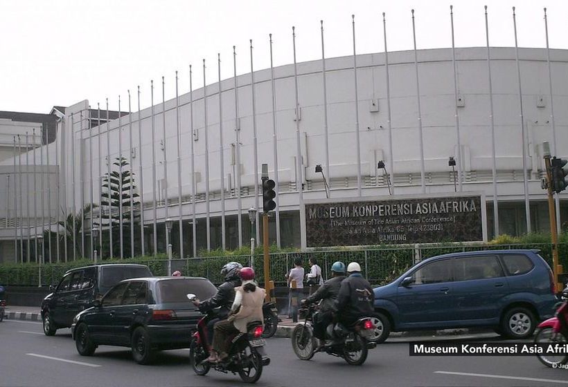 בית מלון כפרי Zen Rooms Halimun Palasari