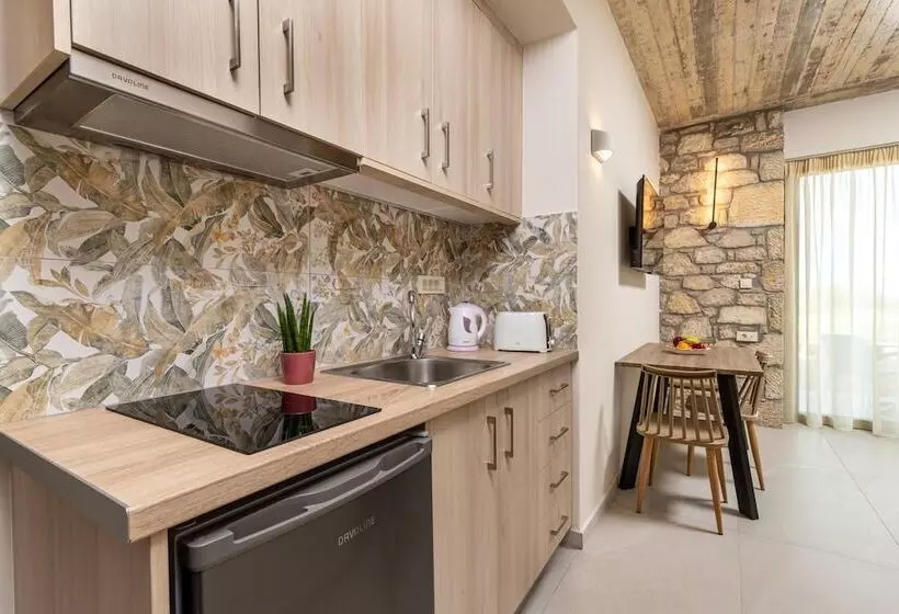 Achatis Apartments With Sea View