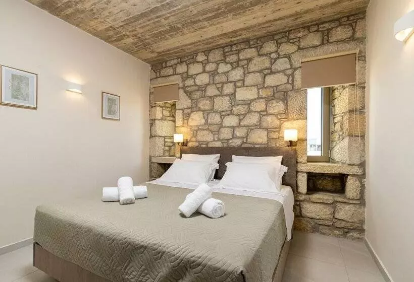 Achatis Apartments With Sea View