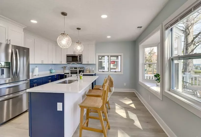 Bayfront Maryland Retreat W/ Deck, Near Beaches!