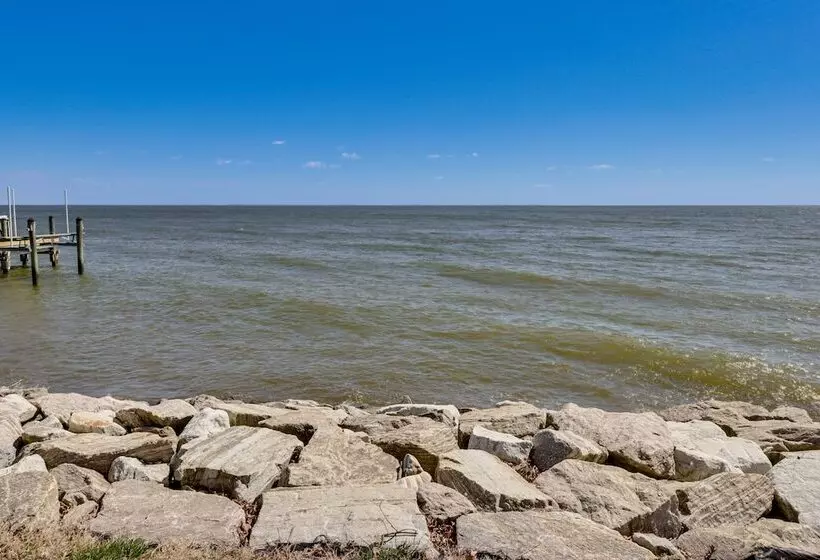 Bayfront Maryland Retreat W/ Deck, Near Beaches!