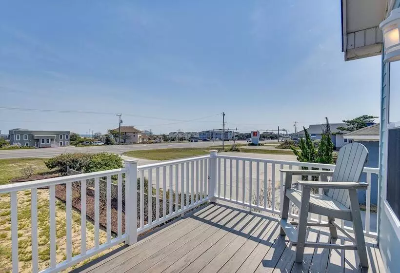 Bright Kitty Hawk Home W/ Hot Tub, Walk To Beach!