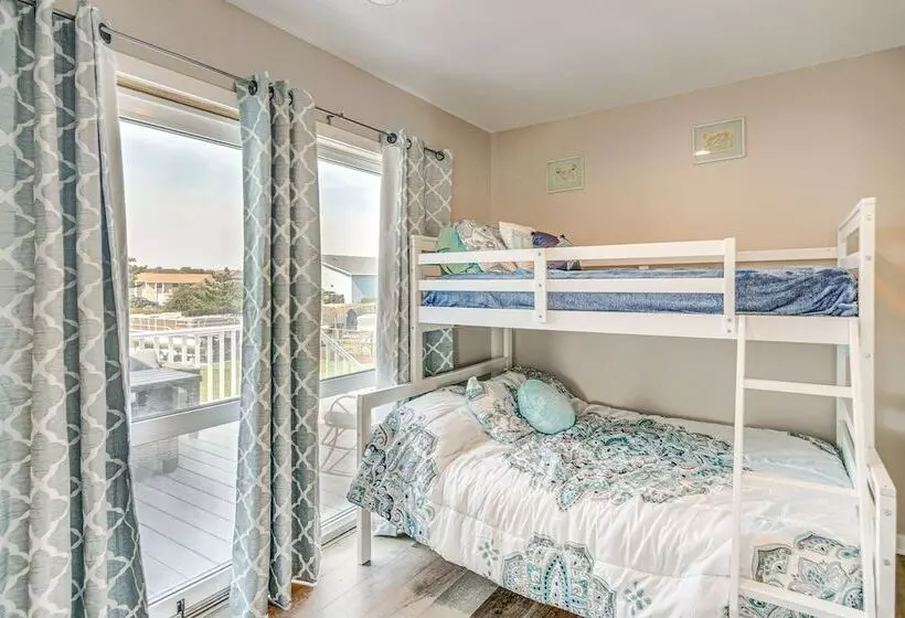 Bright Kitty Hawk Home W/ Hot Tub, Walk To Beach!