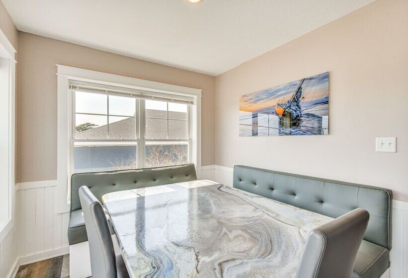 Bright Kitty Hawk Home W/ Hot Tub, Walk To Beach!