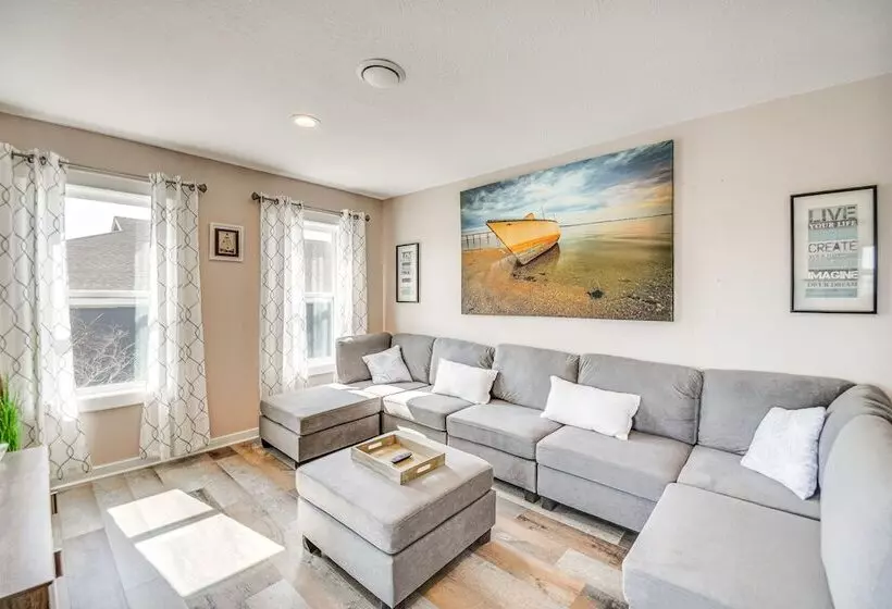 Bright Kitty Hawk Home W/ Hot Tub, Walk To Beach!