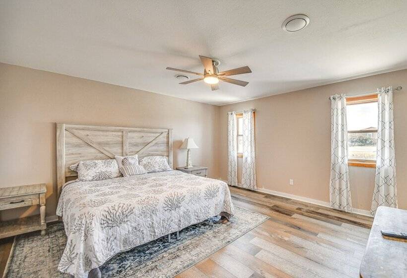 Bright Kitty Hawk Home W/ Hot Tub, Walk To Beach!