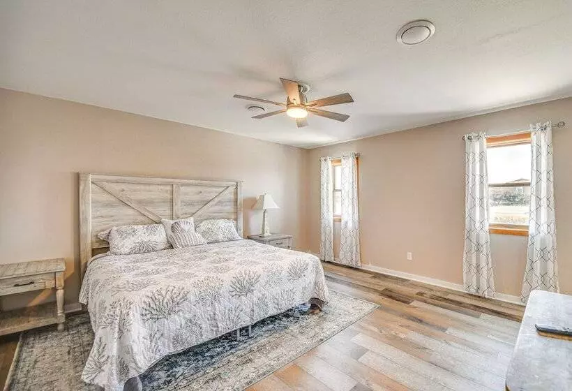 Bright Kitty Hawk Home W/ Hot Tub, Walk To Beach!