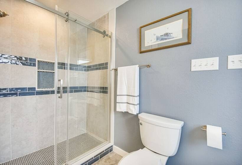 Bright Kitty Hawk Home W/ Hot Tub, Walk To Beach!