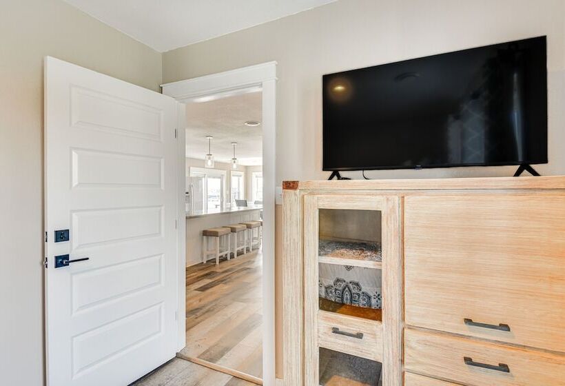 Bright Kitty Hawk Home W/ Hot Tub, Walk To Beach!