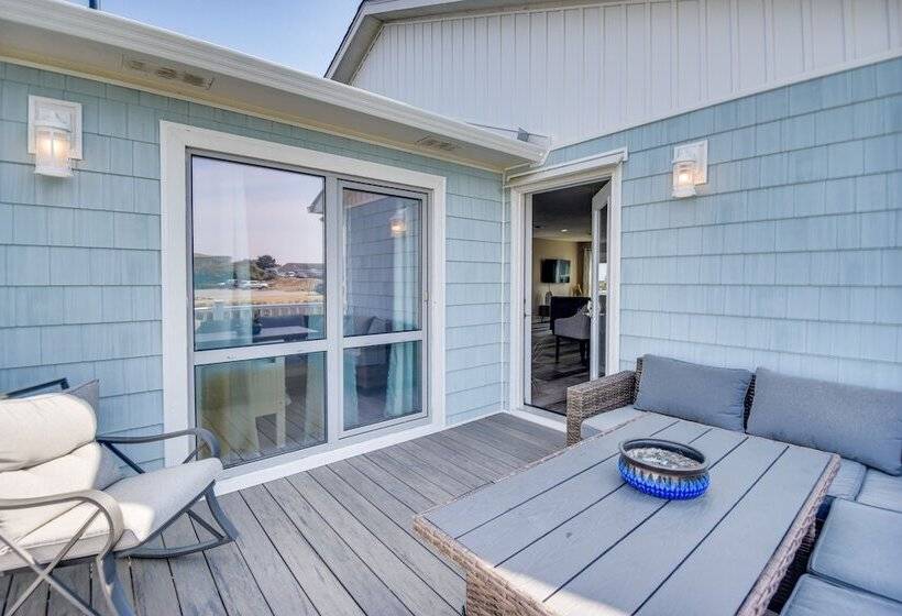 Bright Kitty Hawk Home W/ Hot Tub, Walk To Beach!