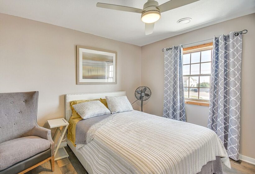 Bright Kitty Hawk Home W/ Hot Tub, Walk To Beach!