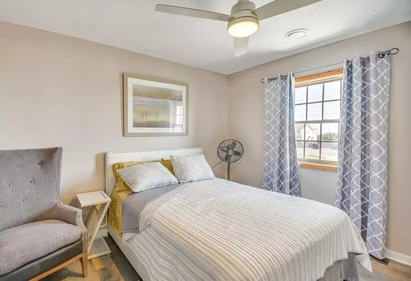 Bright Kitty Hawk Home W/ Hot Tub, Walk To Beach!