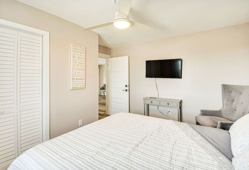 Bright Kitty Hawk Home W/ Hot Tub, Walk To Beach!