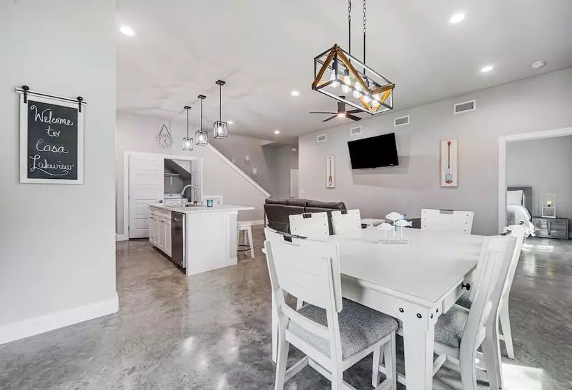 Canyon Lake Home W/ Private Deck: 5 Mi To Marina!