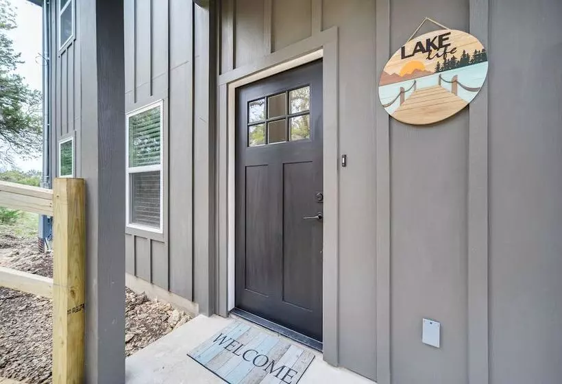 Canyon Lake Home W/ Private Deck: 5 Mi To Marina!