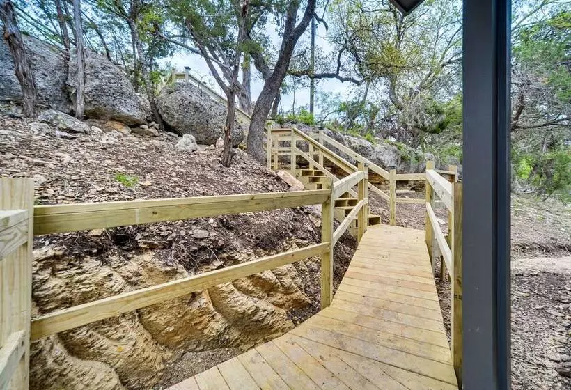 Canyon Lake Home W/ Private Deck: 5 Mi To Marina!