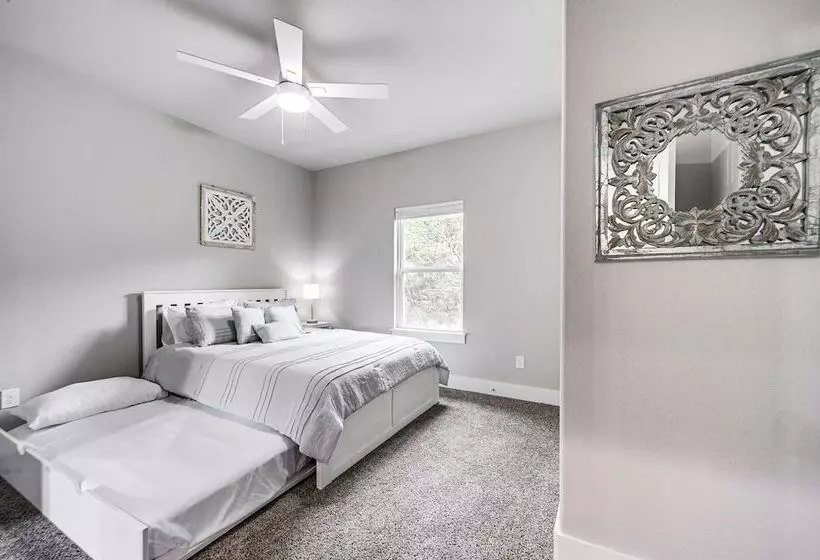 Canyon Lake Home W/ Private Deck: 5 Mi To Marina!