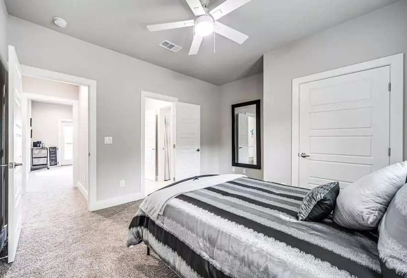 Canyon Lake Home W/ Private Deck: 5 Mi To Marina!