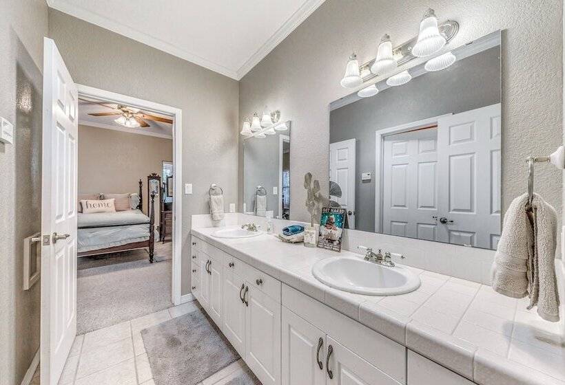 Charming Home W/ Patios, Near Ruidoso Downs Casino