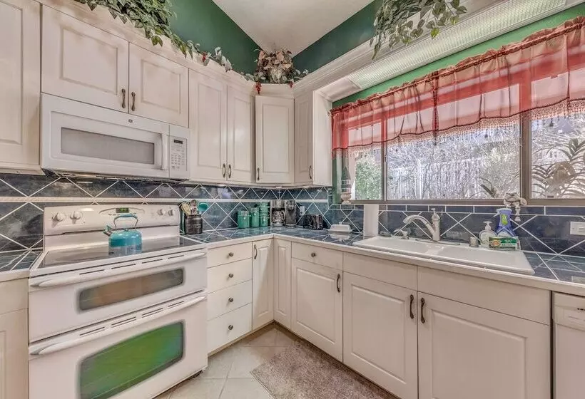 Charming Home W/ Patios, Near Ruidoso Downs Casino