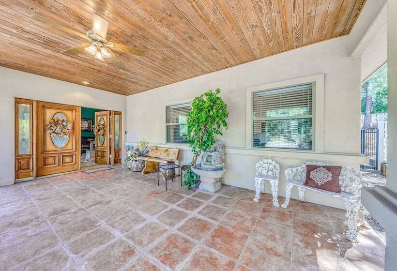 Charming Home W/ Patios, Near Ruidoso Downs Casino