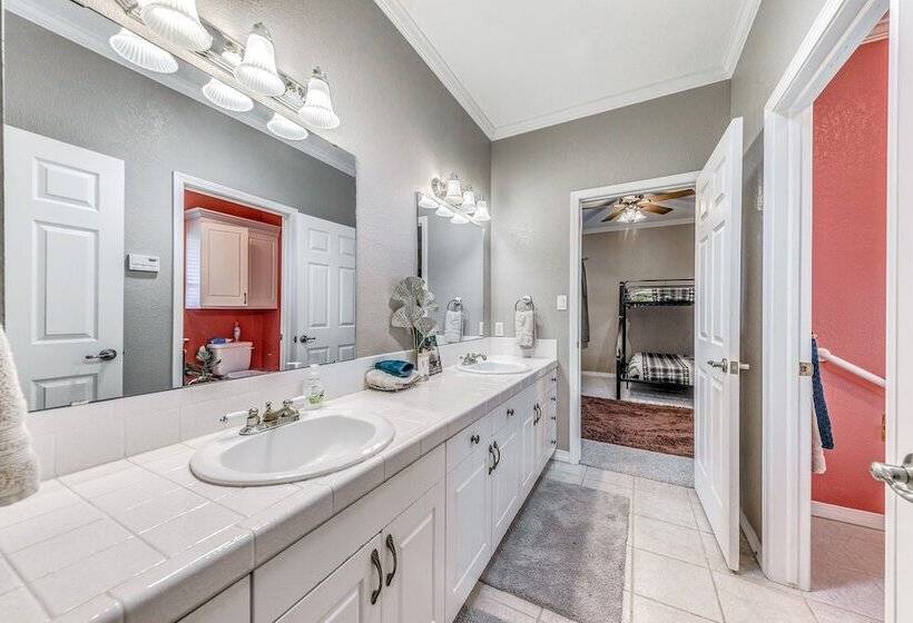 Charming Home W/ Patios, Near Ruidoso Downs Casino