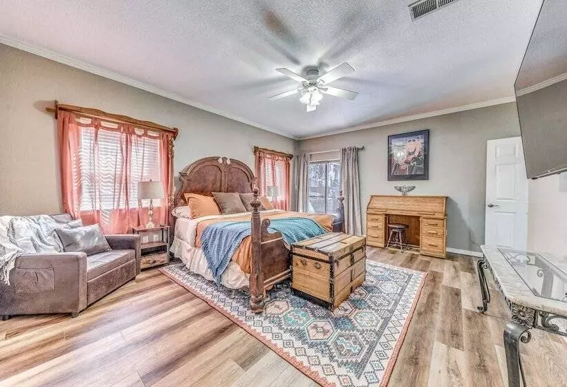 Charming Home W/ Patios, Near Ruidoso Downs Casino