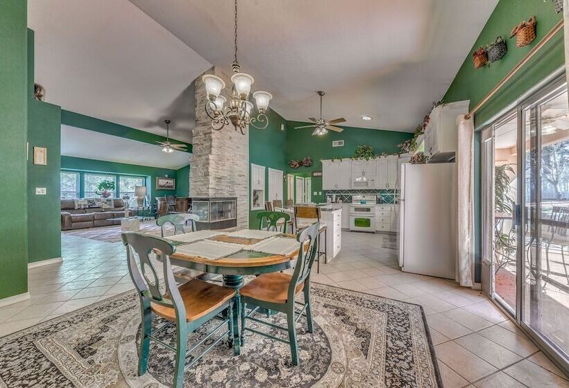 Charming Home W/ Patios, Near Ruidoso Downs Casino