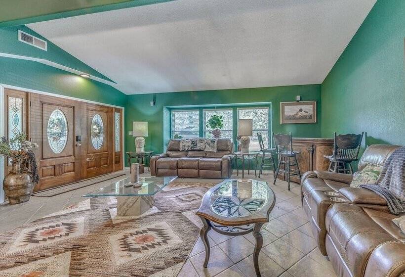 Charming Home W/ Patios, Near Ruidoso Downs Casino