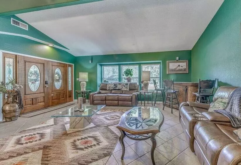 Charming Home W/ Patios, Near Ruidoso Downs Casino