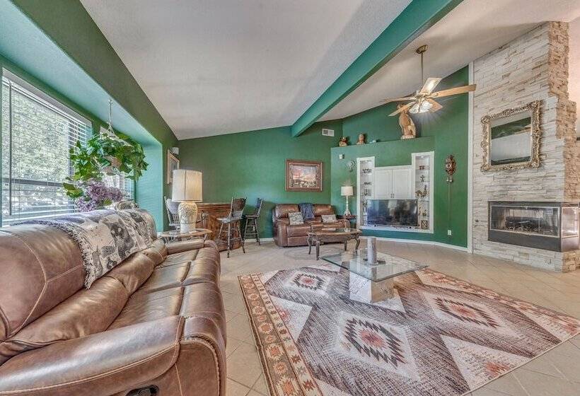 Charming Home W/ Patios, Near Ruidoso Downs Casino