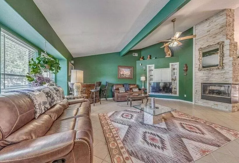 Charming Home W/ Patios, Near Ruidoso Downs Casino