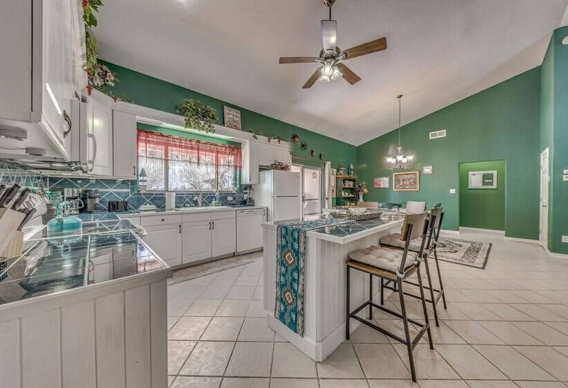 Charming Home W/ Patios, Near Ruidoso Downs Casino