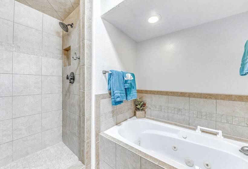 Charming Home W/ Patios, Near Ruidoso Downs Casino