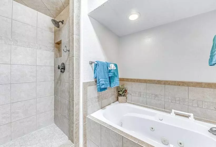 Charming Home W/ Patios, Near Ruidoso Downs Casino