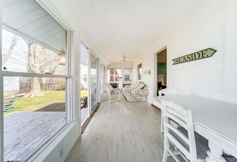 Coastal Lake Erie Cottage W/ Amazing Water Views!